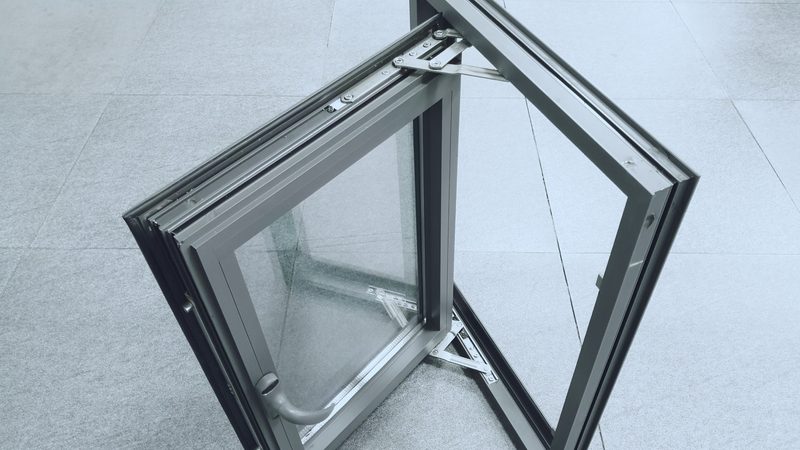 防火门闭门器选型关键：安全与便捷并重**